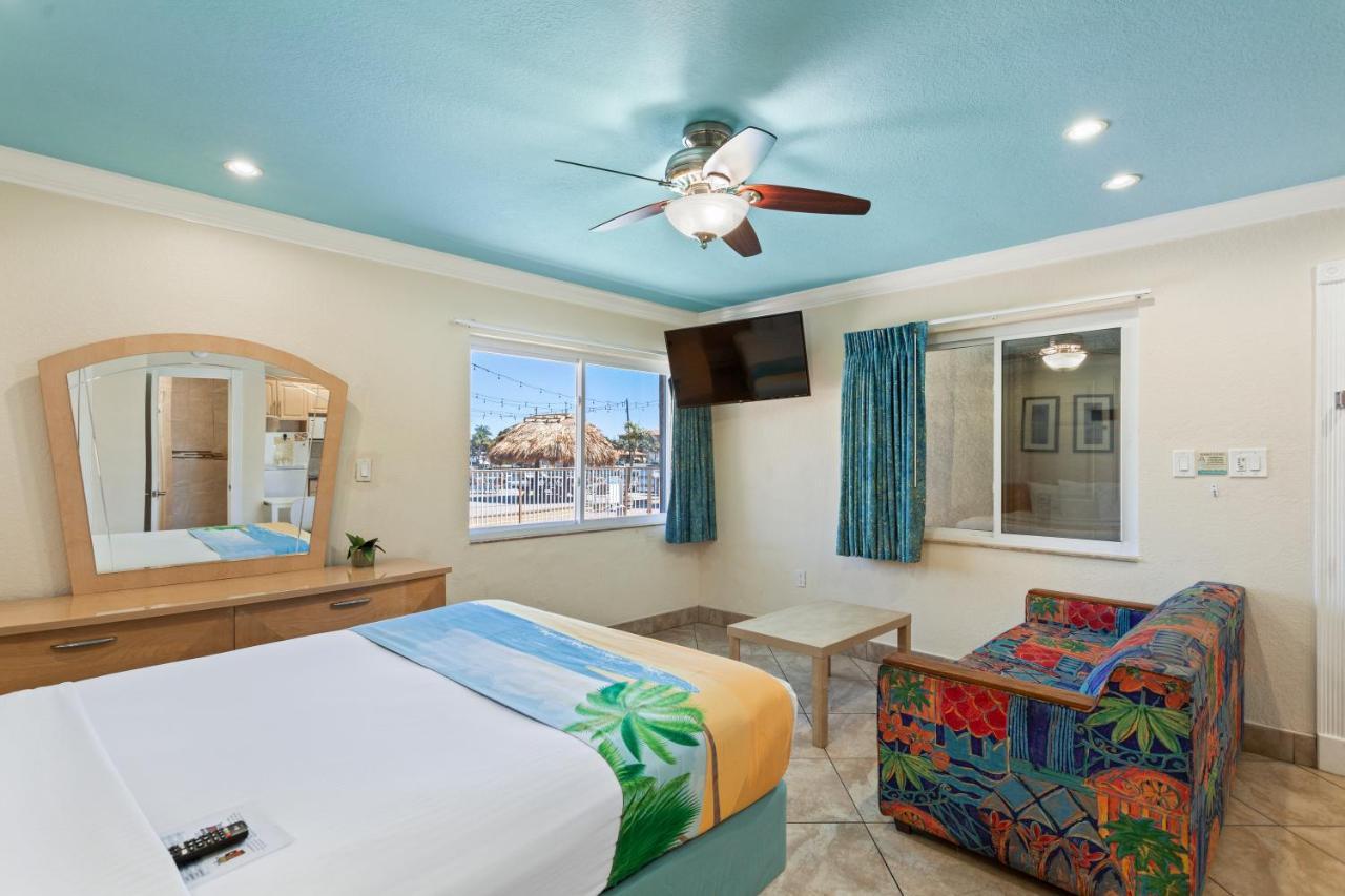 Bay Palms Waterfront Resort - Hotel And Marina セント・ピート・ビーチ エクステリア 写真