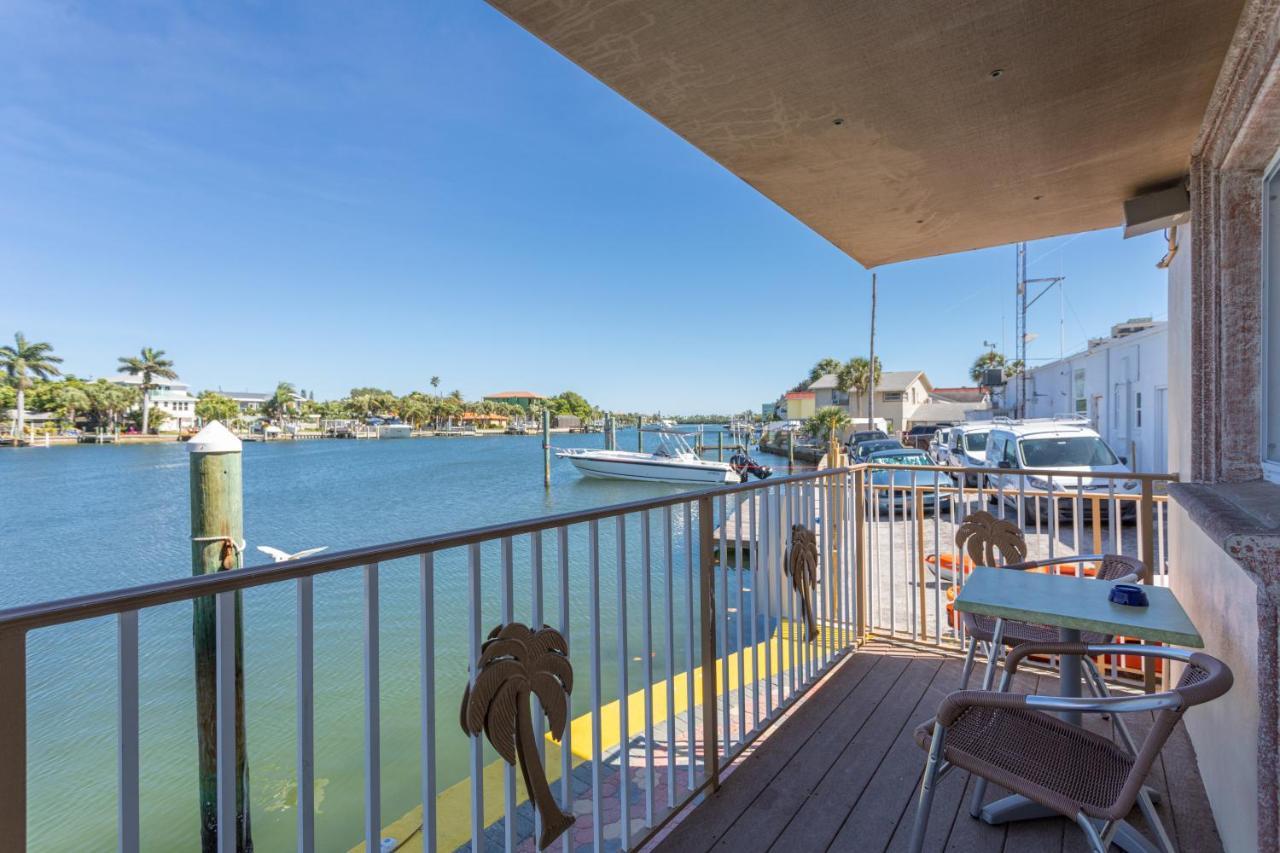 Bay Palms Waterfront Resort - Hotel And Marina セント・ピート・ビーチ エクステリア 写真