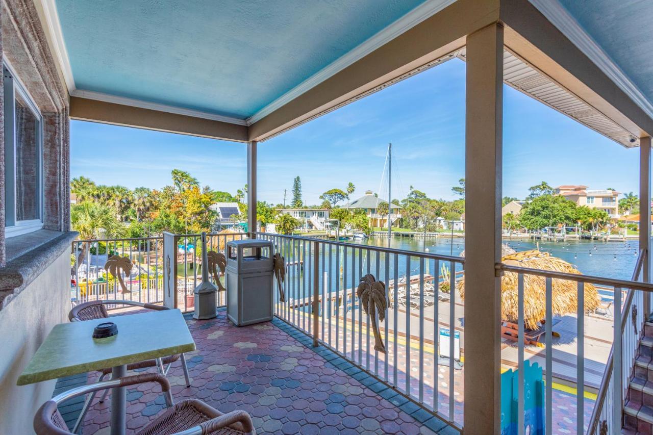 Bay Palms Waterfront Resort - Hotel And Marina セント・ピート・ビーチ エクステリア 写真