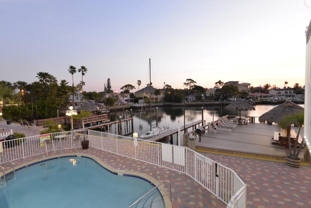 Bay Palms Waterfront Resort - Hotel And Marina セント・ピート・ビーチ エクステリア 写真