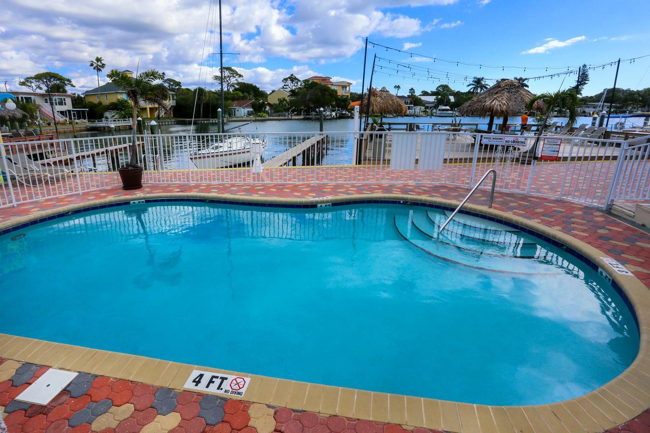 Bay Palms Waterfront Resort - Hotel And Marina セント・ピート・ビーチ エクステリア 写真