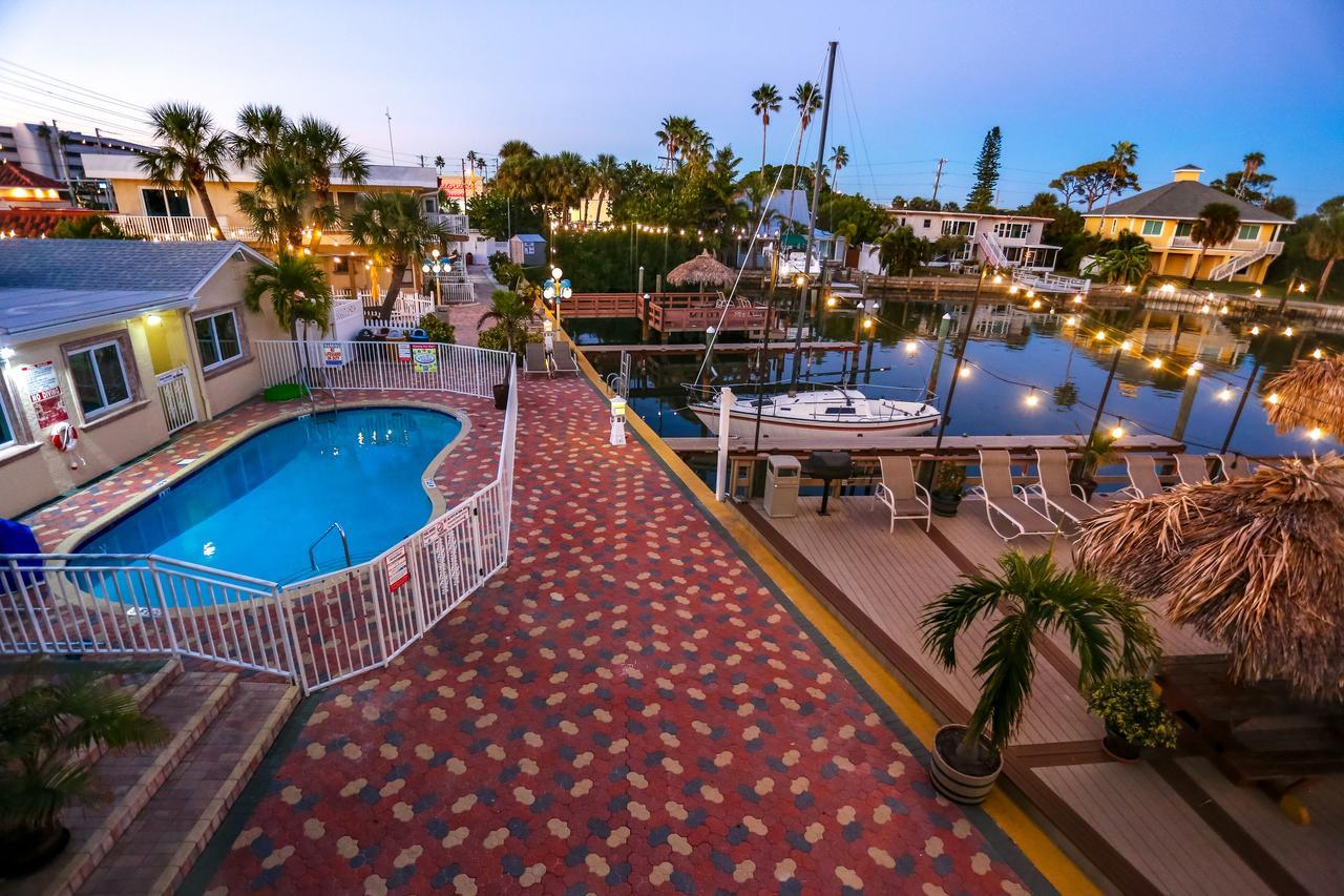 Bay Palms Waterfront Resort - Hotel And Marina セント・ピート・ビーチ エクステリア 写真