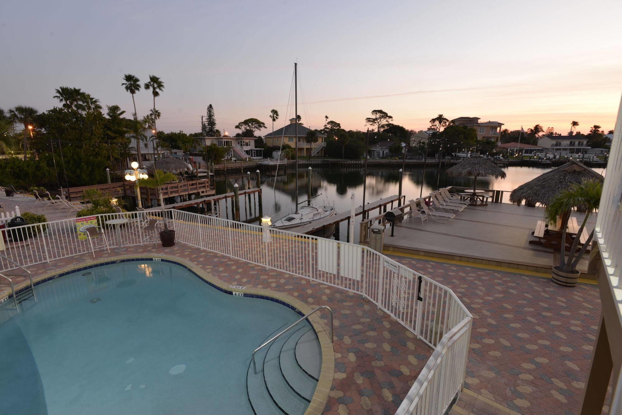 Bay Palms Waterfront Resort - Hotel And Marina セント・ピート・ビーチ エクステリア 写真