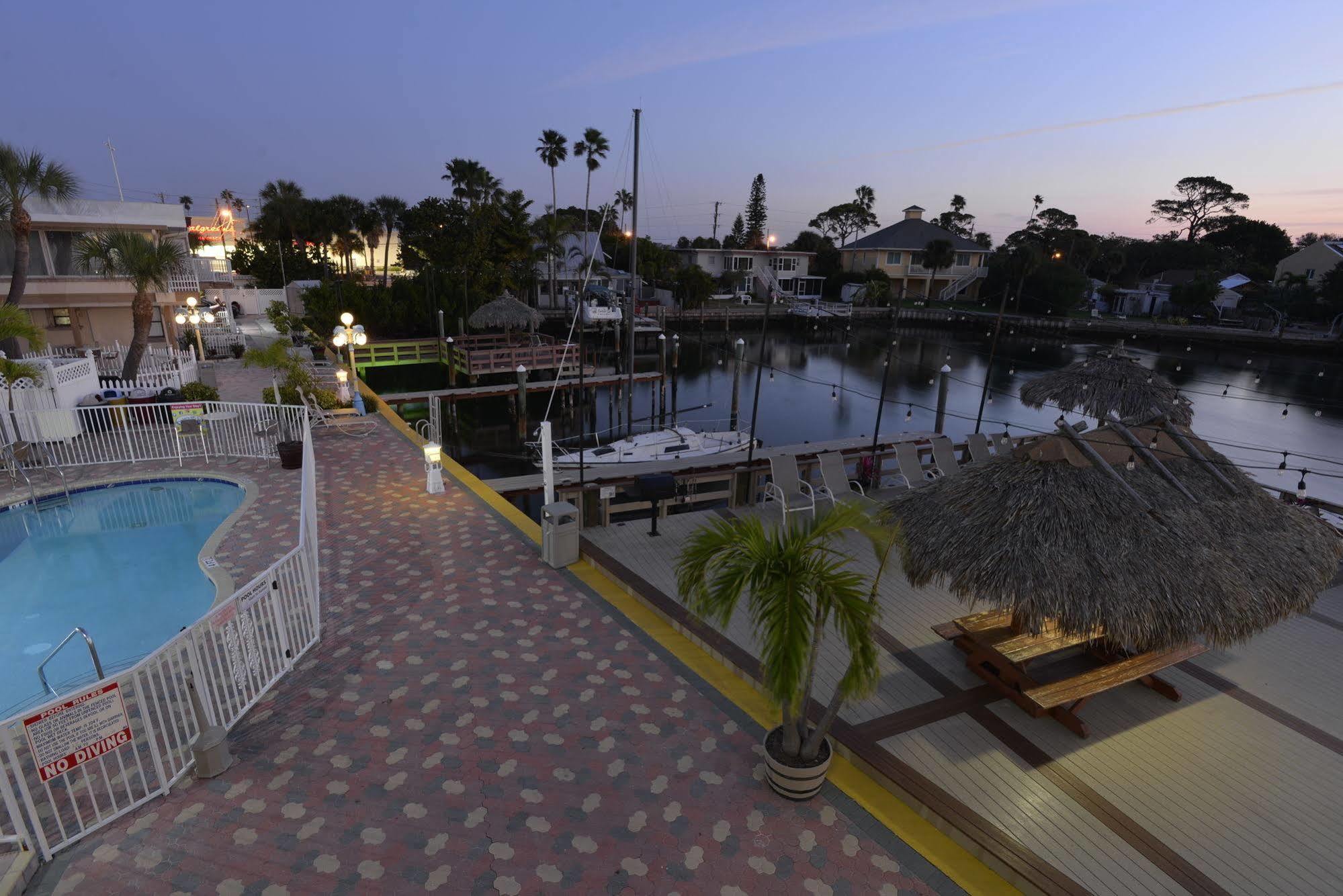 Bay Palms Waterfront Resort - Hotel And Marina セント・ピート・ビーチ エクステリア 写真