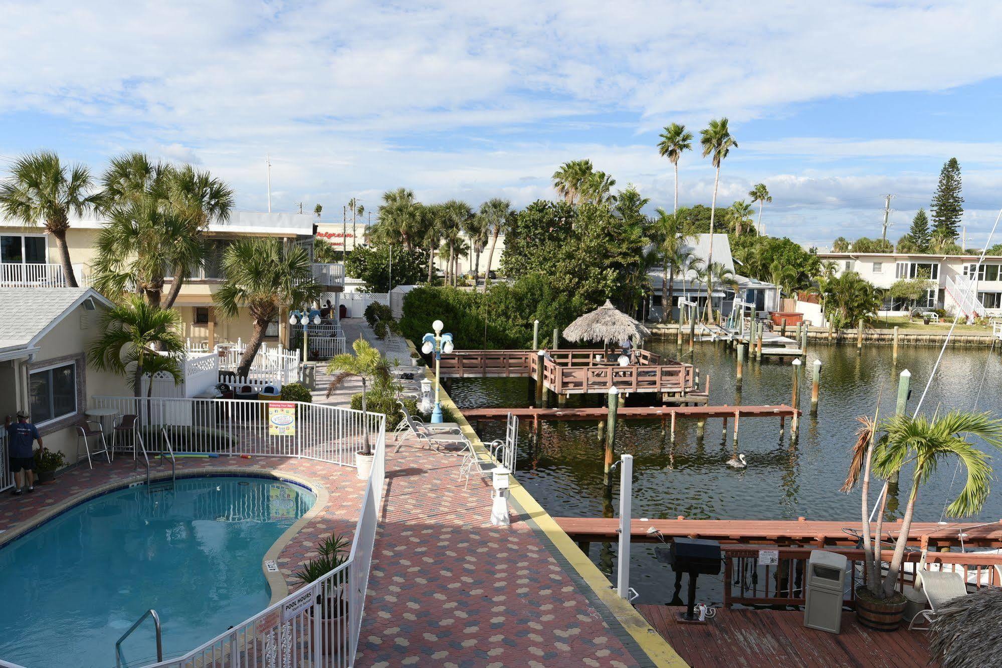 Bay Palms Waterfront Resort - Hotel And Marina セント・ピート・ビーチ エクステリア 写真