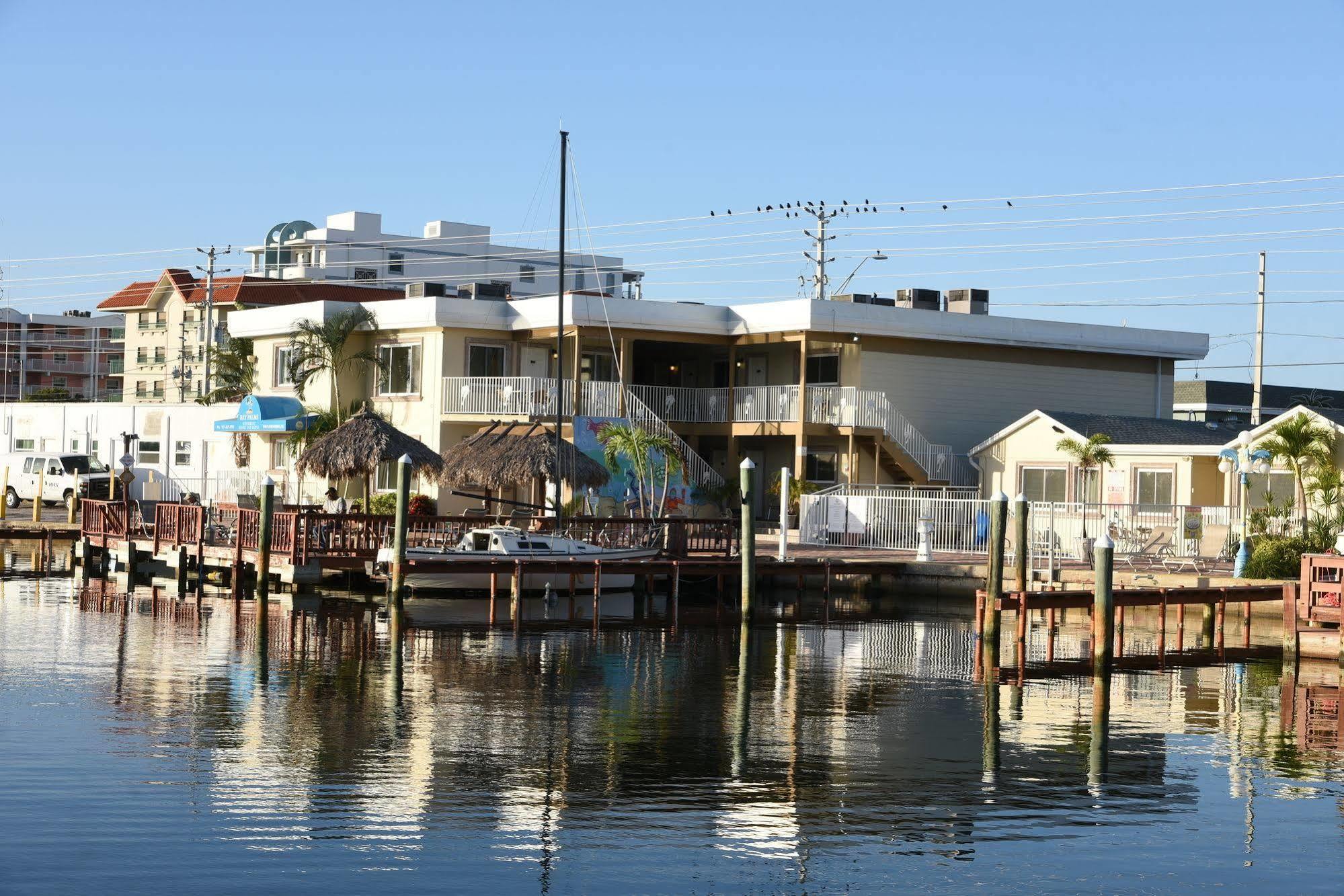 Bay Palms Waterfront Resort - Hotel And Marina セント・ピート・ビーチ エクステリア 写真